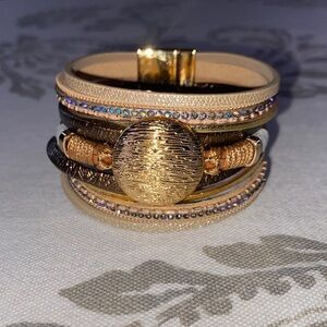 Saachi-‎ Bohemian Optical Layered Leather Bracelet- Magnet Closure-Color:
Multi-